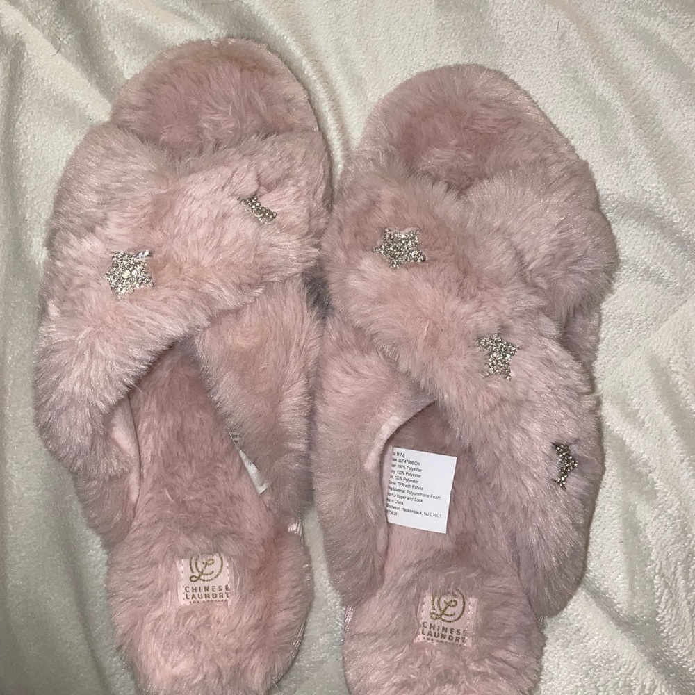 FLUFFY SLIPPERS